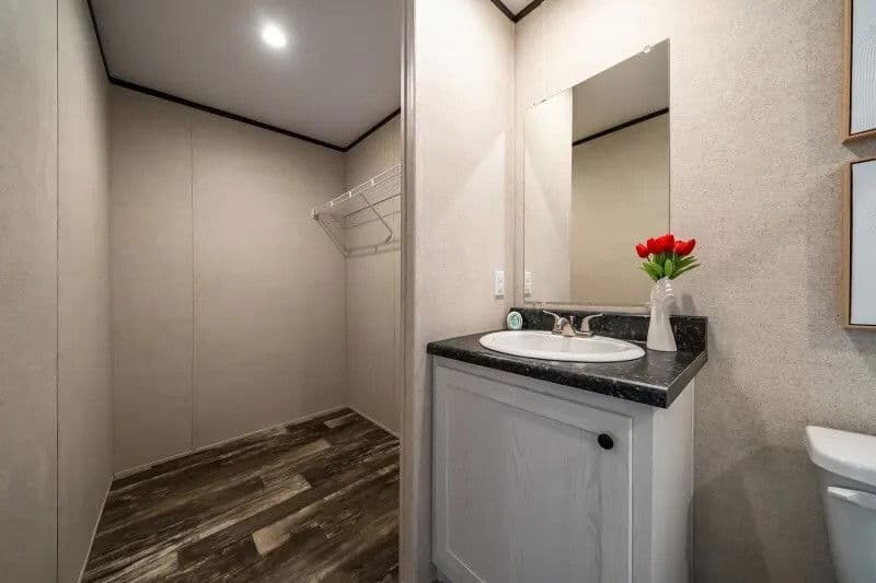 Ridge bathroom home features