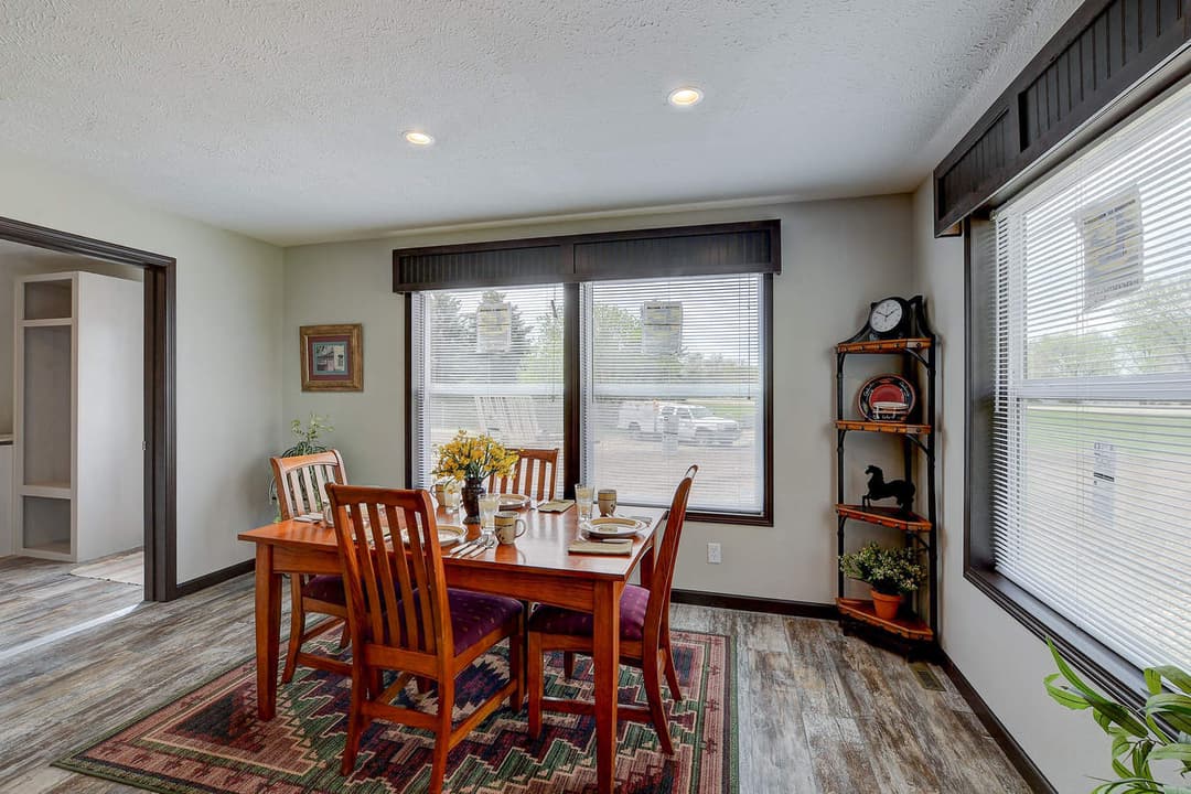 The freedom 185011 interior home features