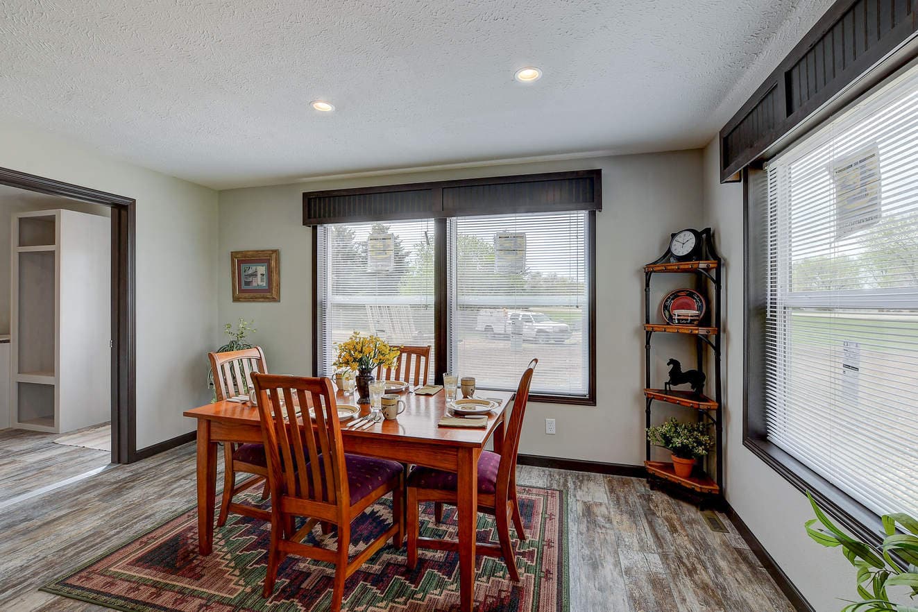 The freedom 185011 interior home features