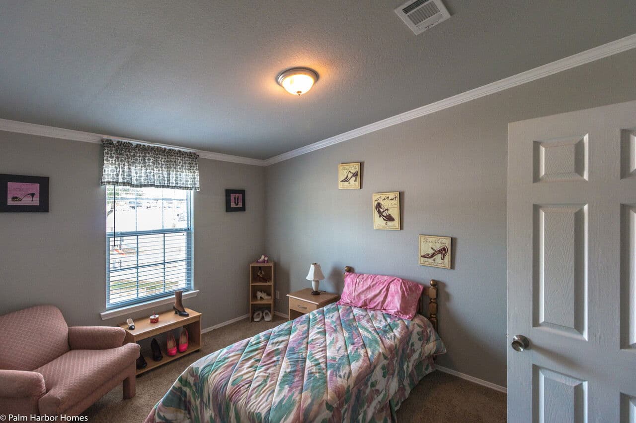 Hacienda flex 57604a bedroom home features