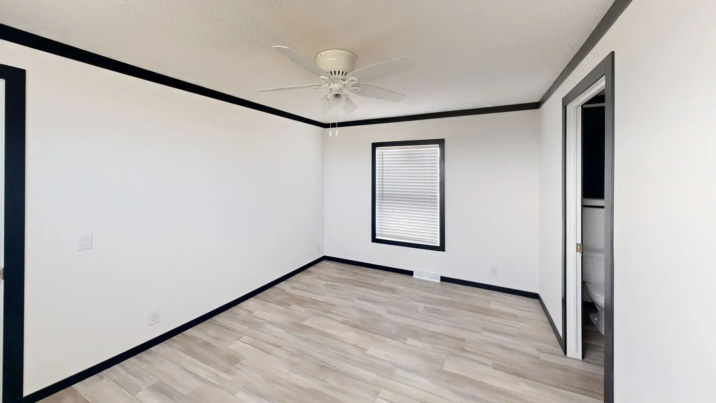 6481ls (16’ stretch) bedroom home features