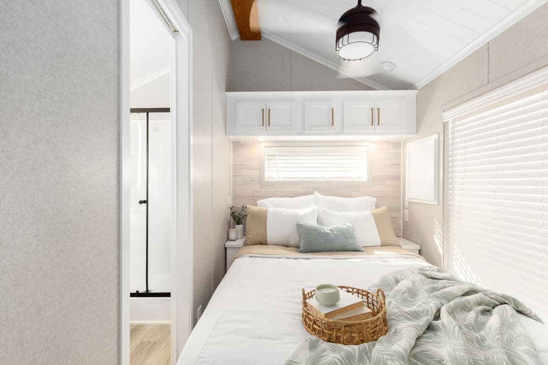 Eldorado 9092 bedroom home features