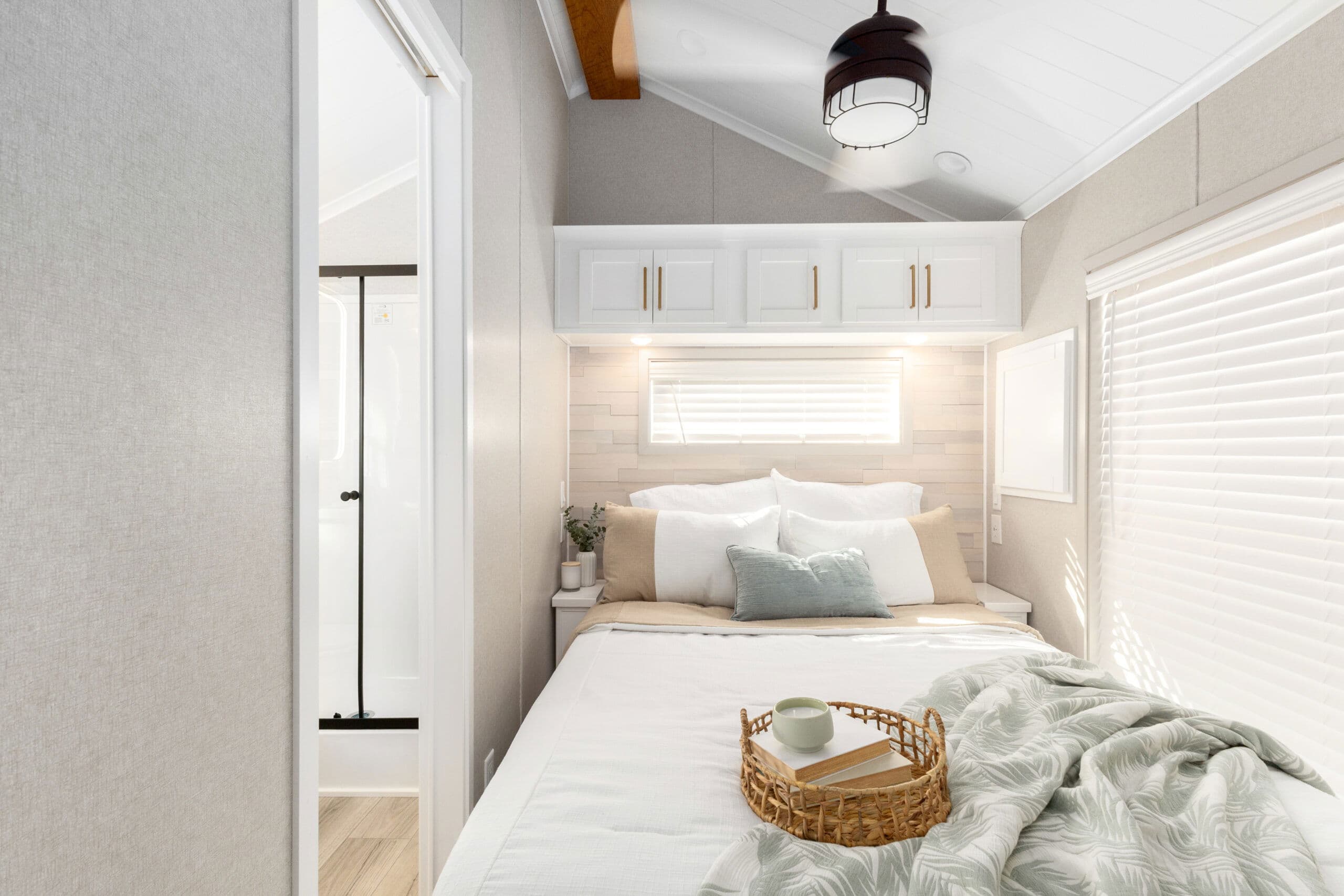 Eldorado 9092 bedroom home features