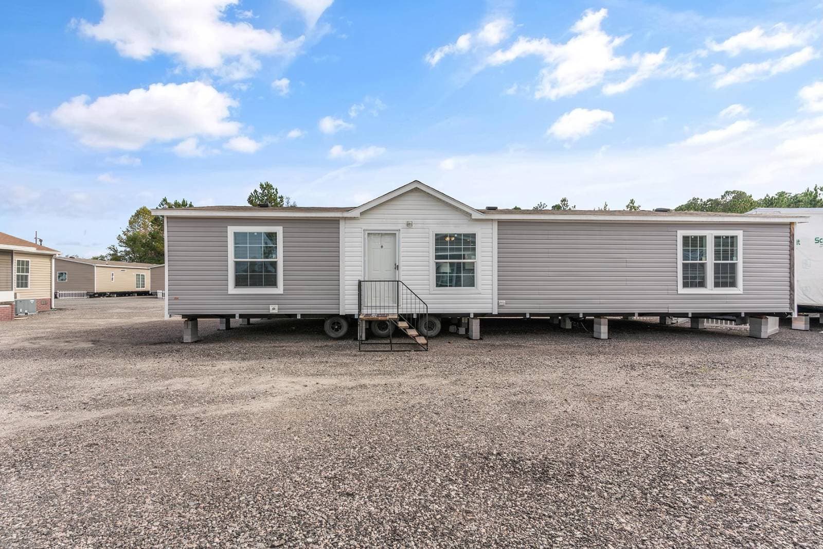 Grand slam 2856256 elevation and exterior home features