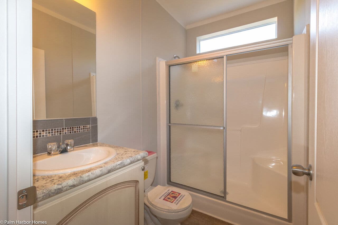 Waverly 15471a bathroom home features