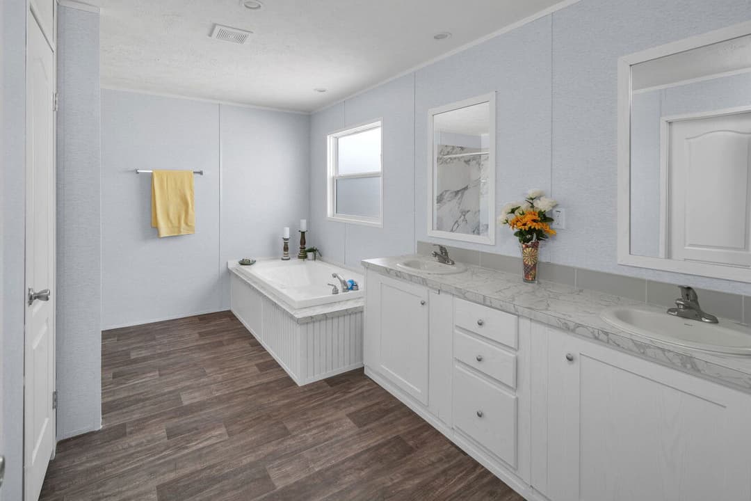 Valu maxx premier 32643e interior and bathroom home features