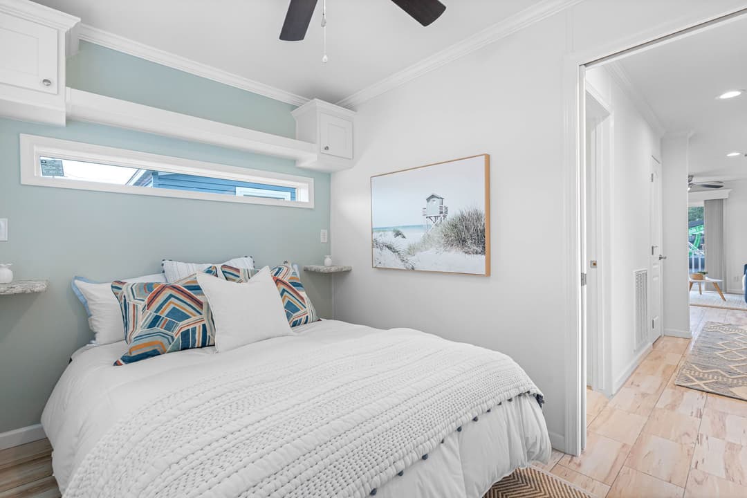 Paradise bedroom home features