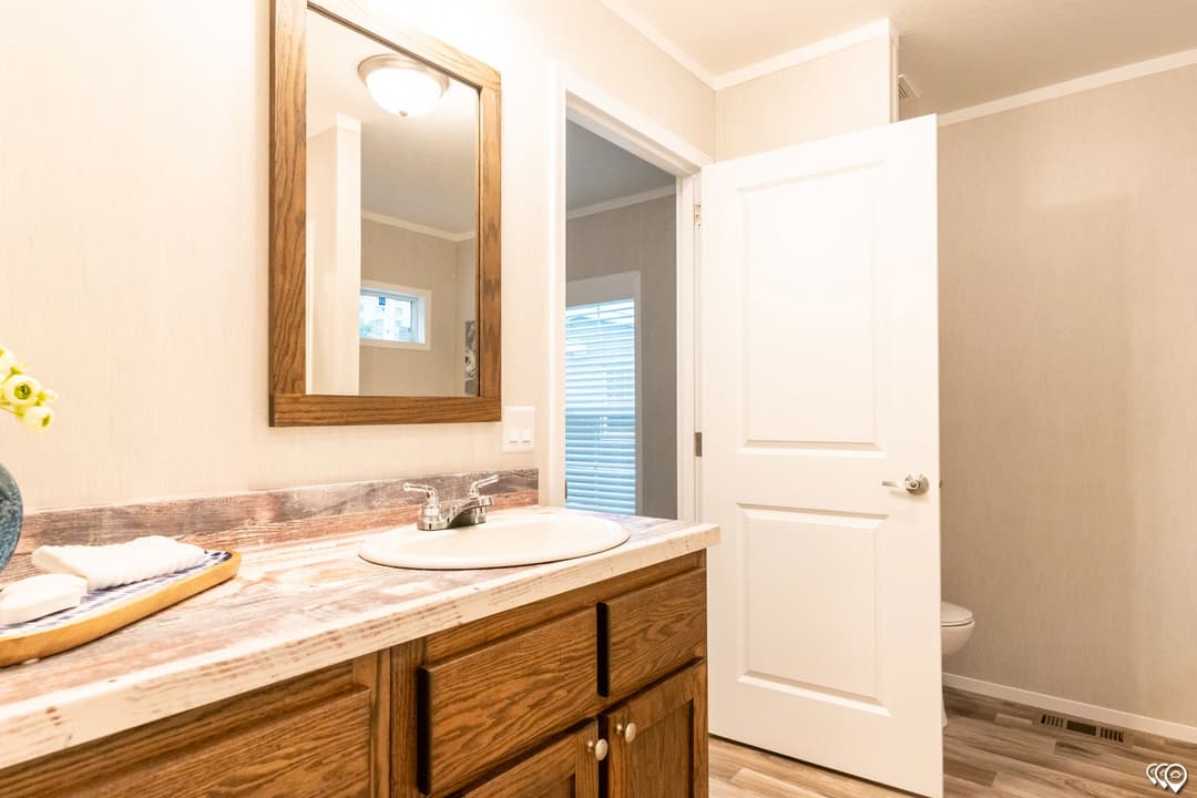 Arc1680-8012 bathroom home features