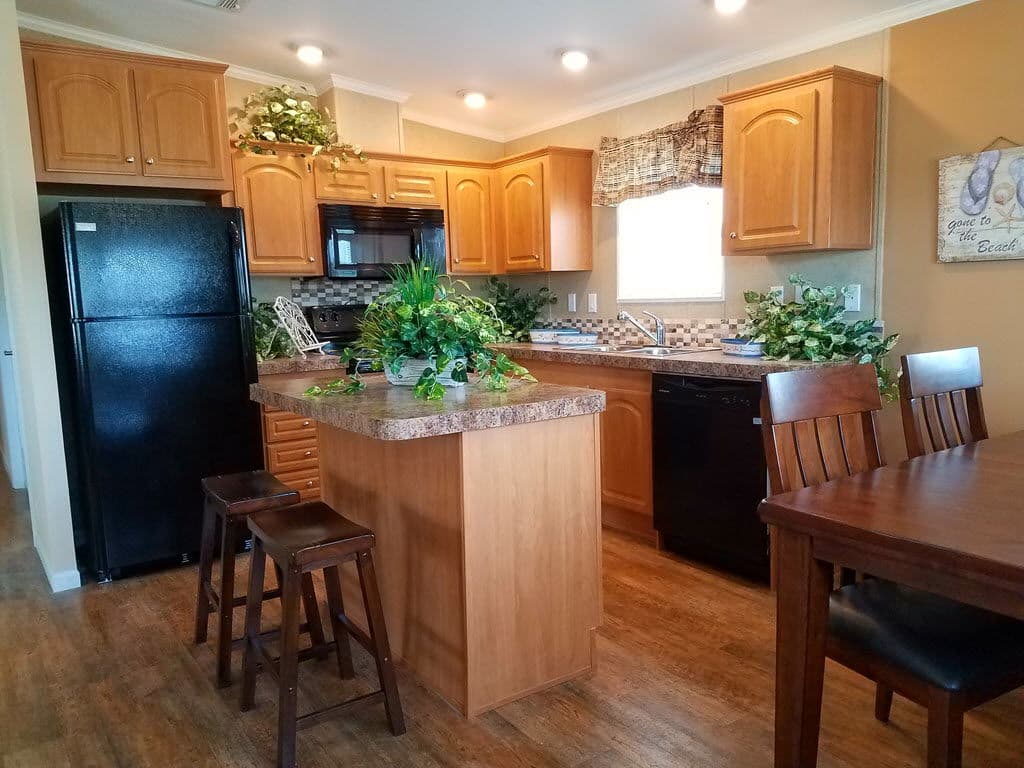 Kim 2848 kitchen and hero home features