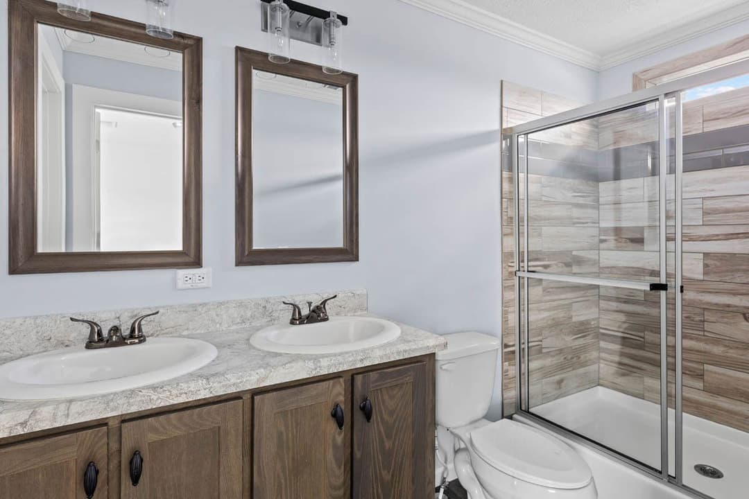 Seascape bathroom home features