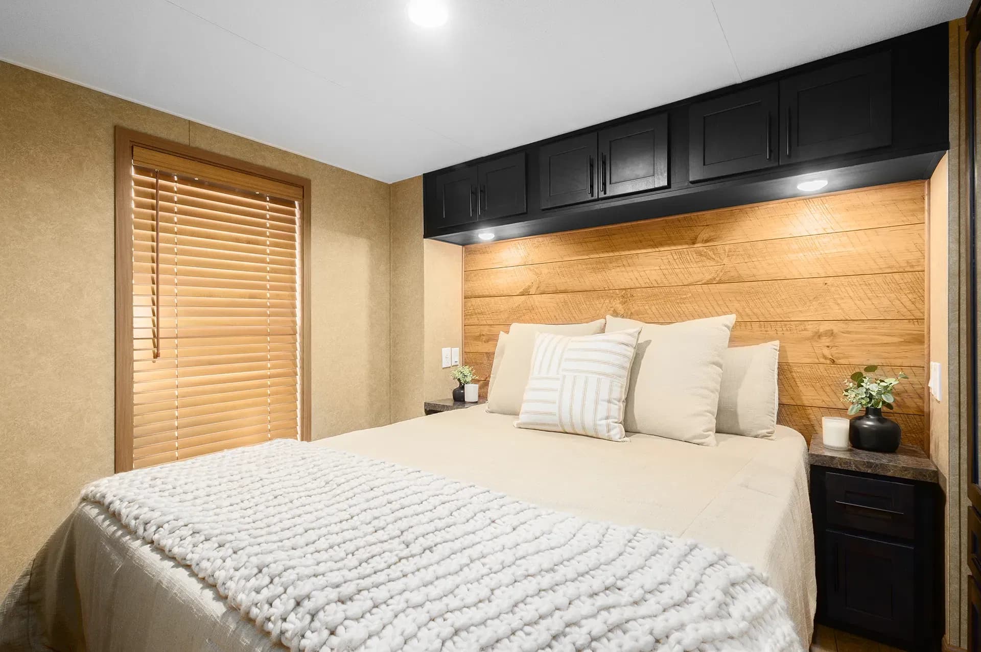 Island 5065 bedroom home features