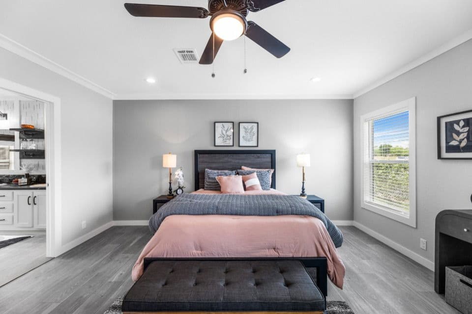 Apex 32763x bedroom home features