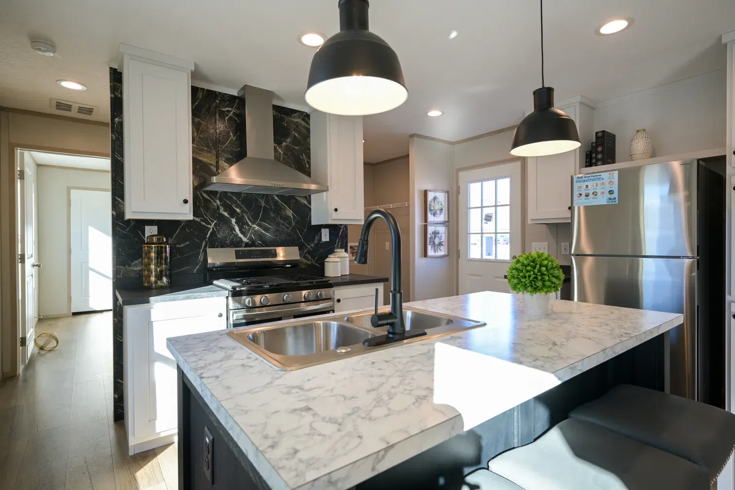 Tiger's eye kitchen home features