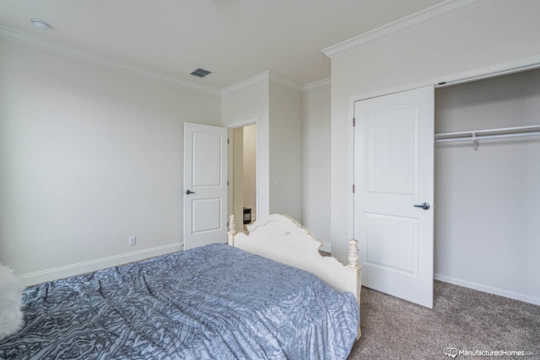 Jasmine i bedroom home features