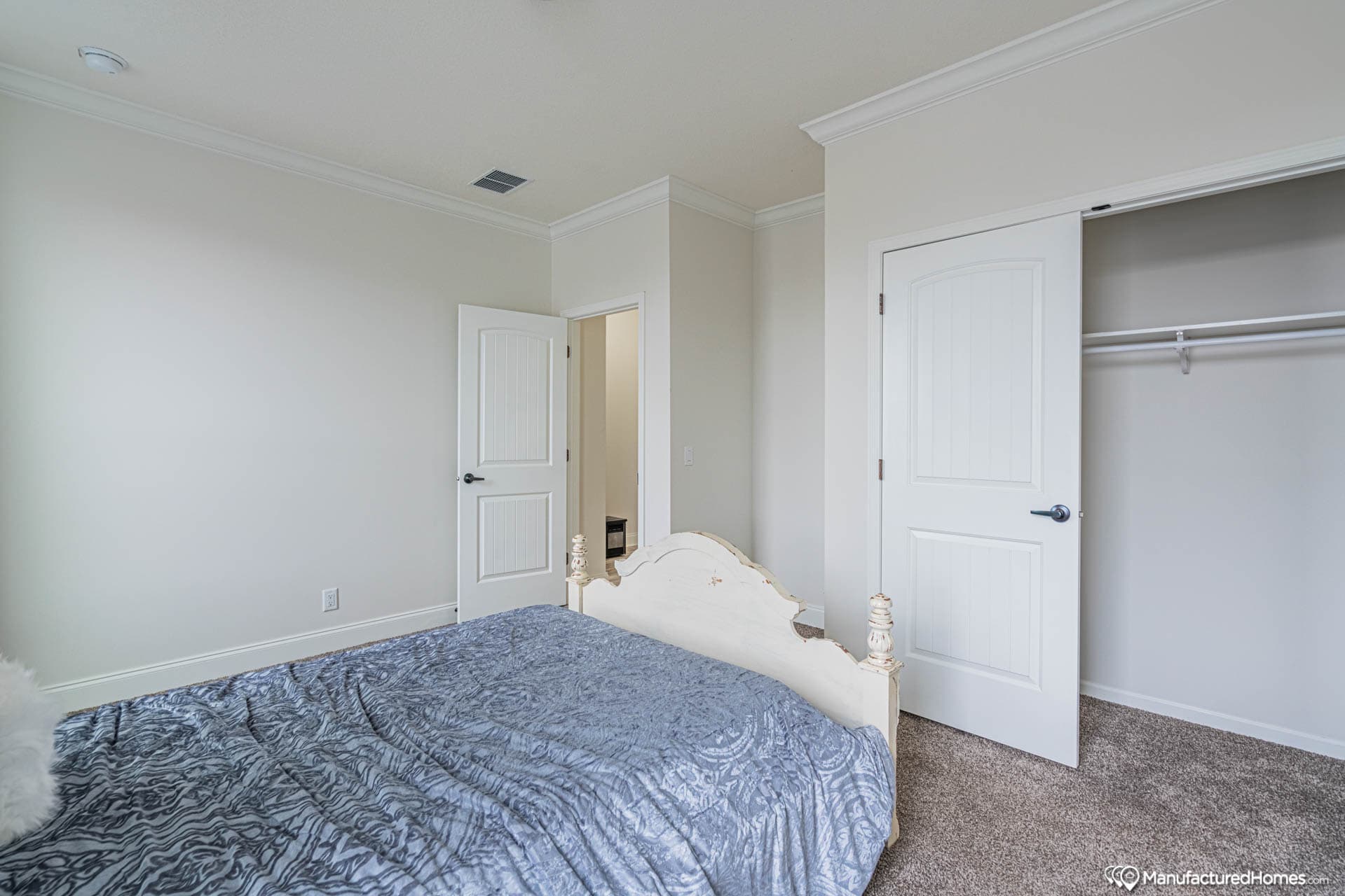 Jasmine i bedroom home features