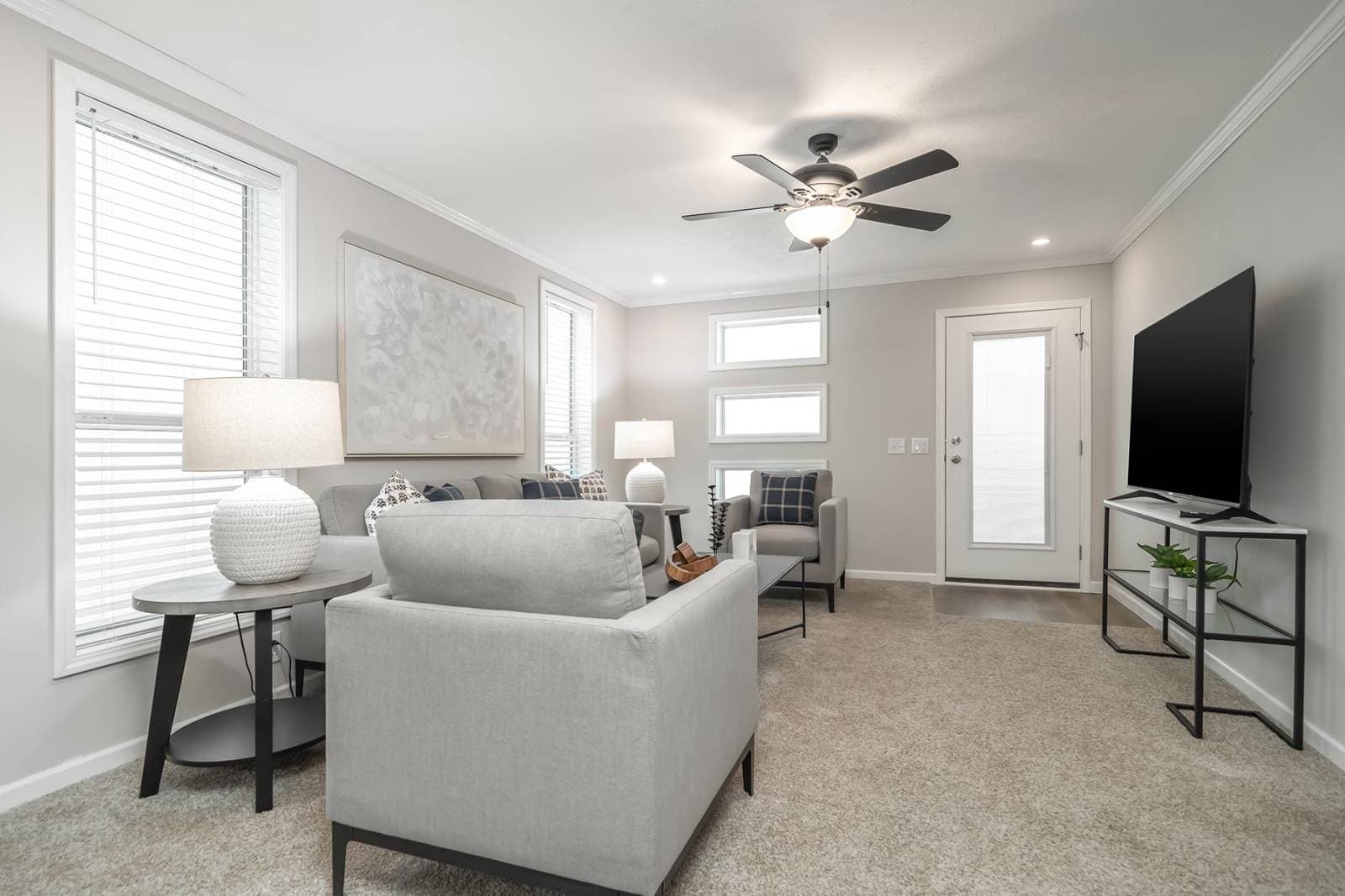 N621 interior home features