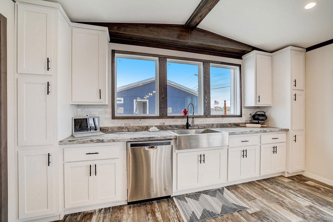 The saint kitchen and hero home features