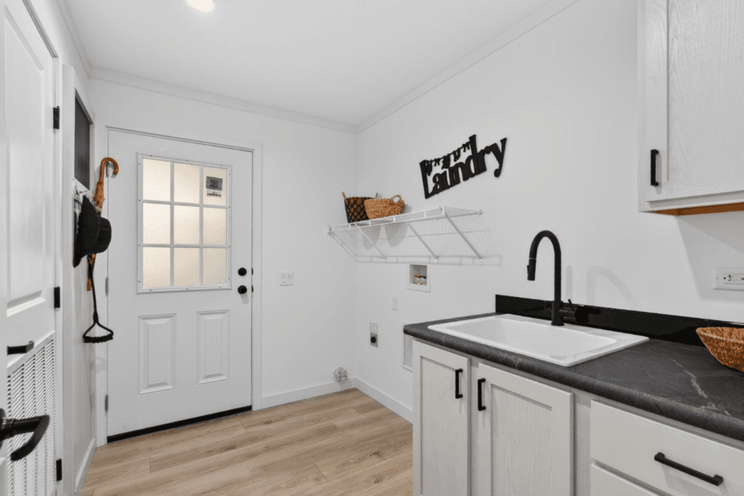 Aura 28644n interior home features