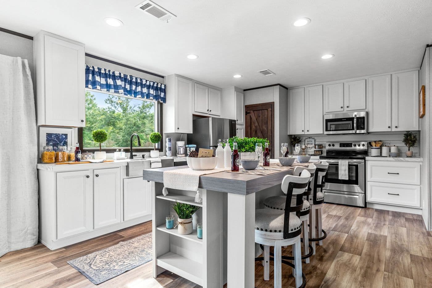 The anniversary 2.1 kitchen home features