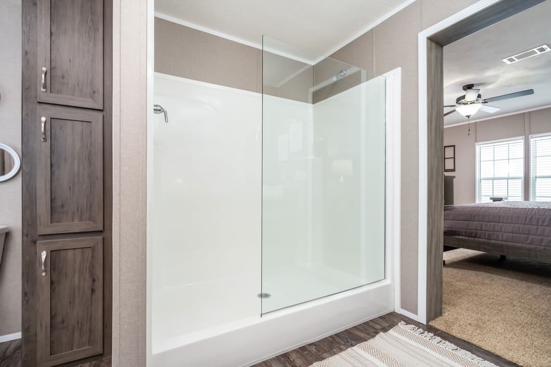 Md-44-32 housecat bathroom home features