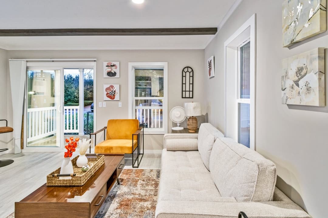 Urban 16462u interior home features