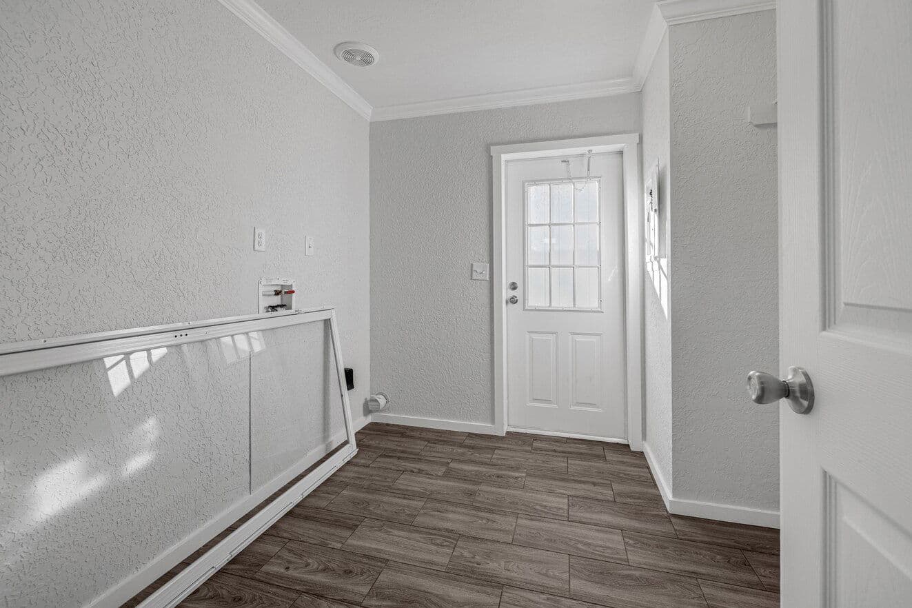 Topaz 28563a interior home features