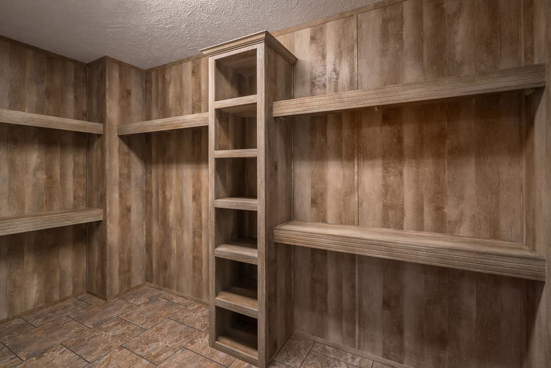 Md-17 interior home features