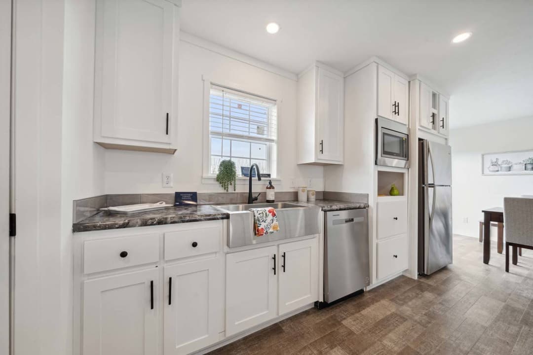 Pursuit kitchen home features