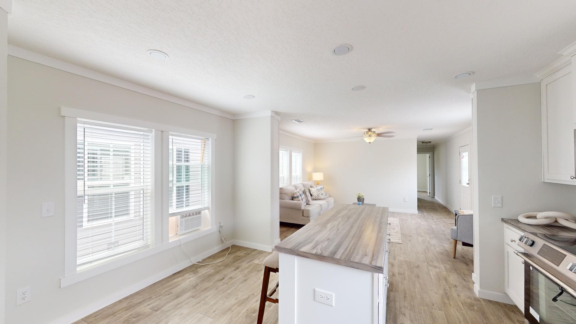 Chc1680-102 kitchen home features