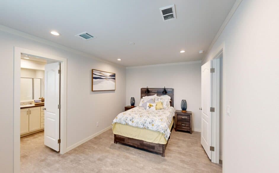 Trilliant 5806 bedroom home features