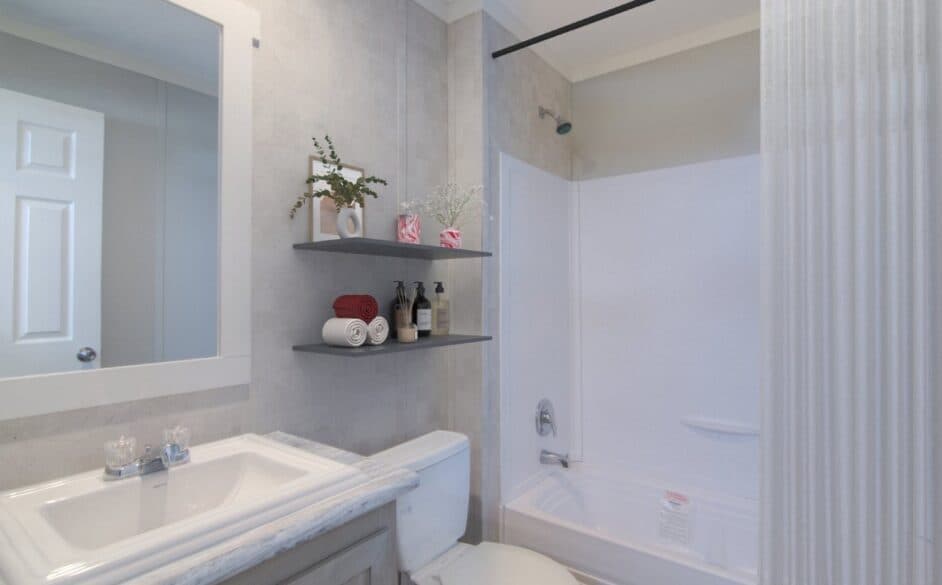 Coyote ridge 331 bathroom home features