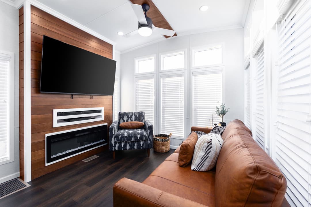 Eldorado 9020 interior home features