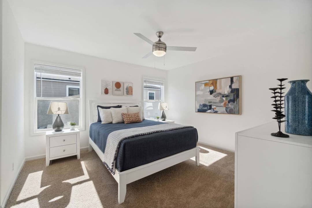 Aurora-e bedroom home features