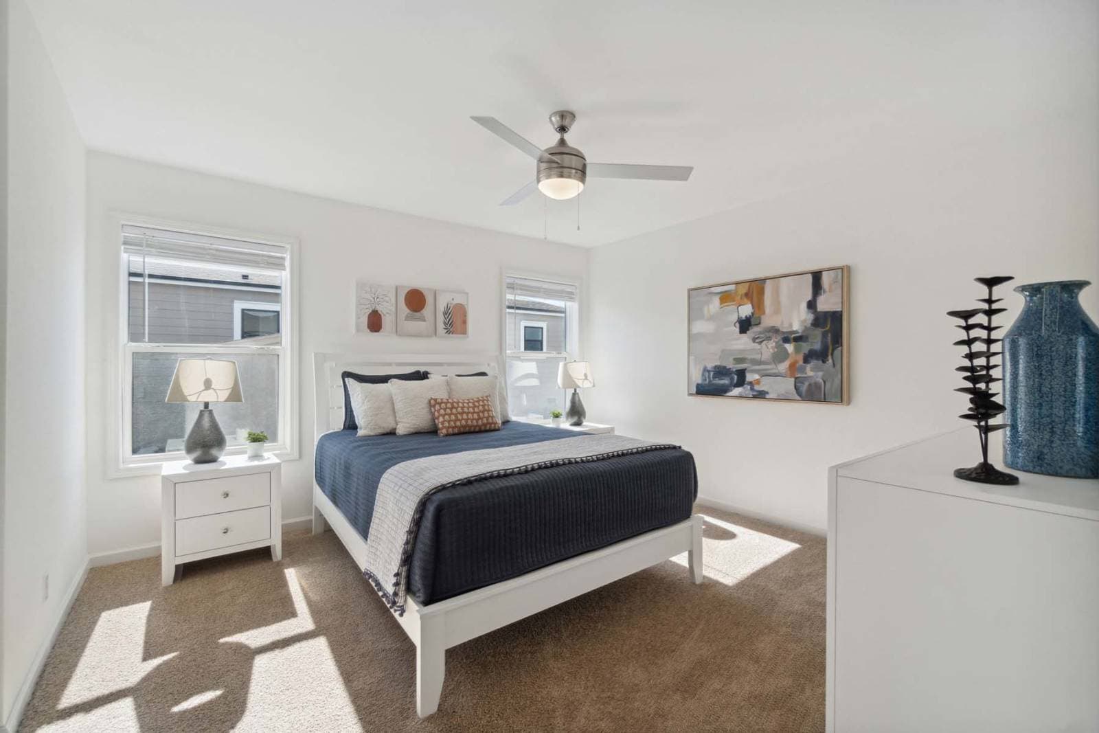 Aurora-e bedroom home features