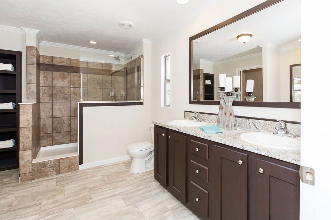 Woodbridge i bathroom home features