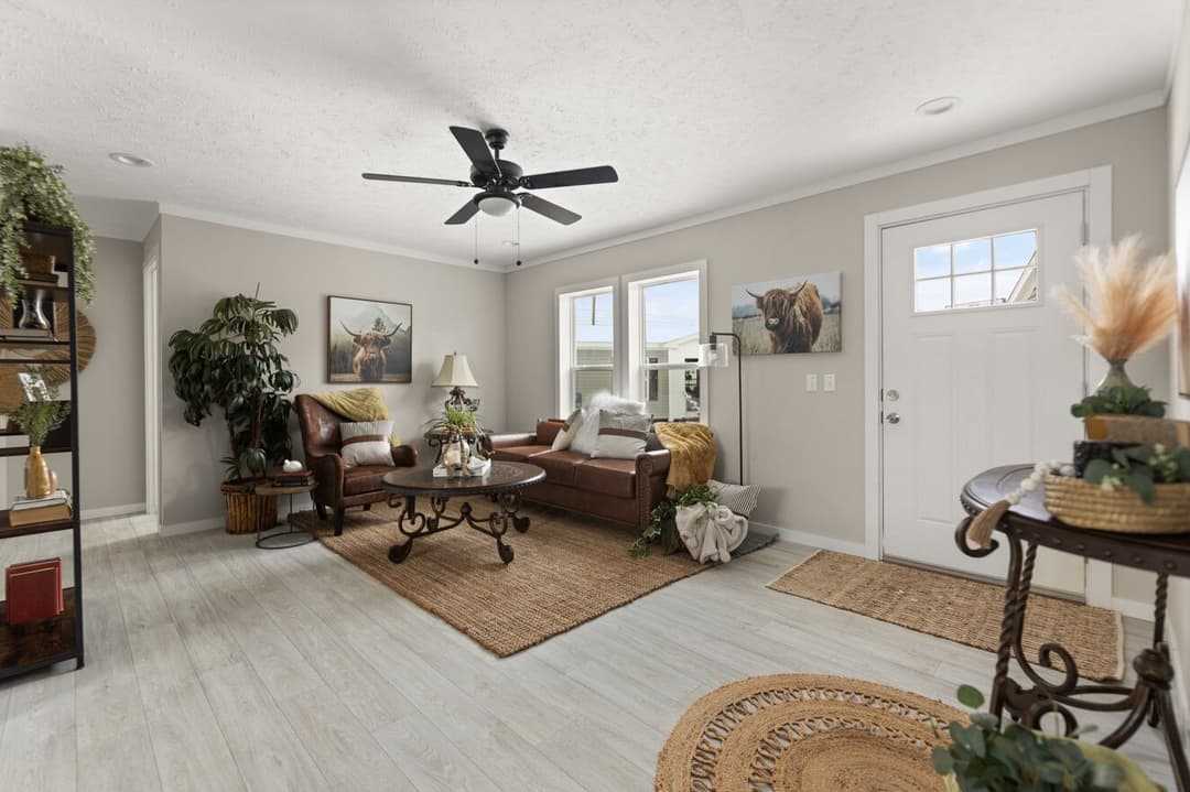 Escape 28443b interior home features