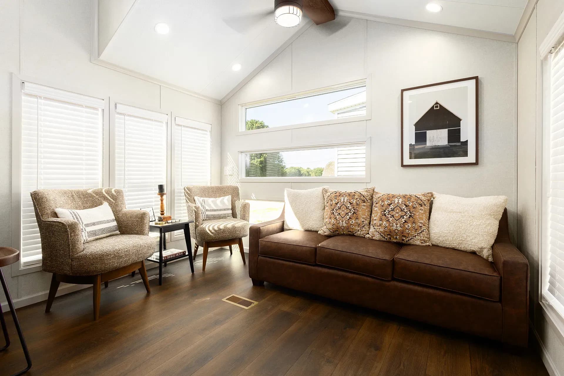 Eldorado 9033 interior home features