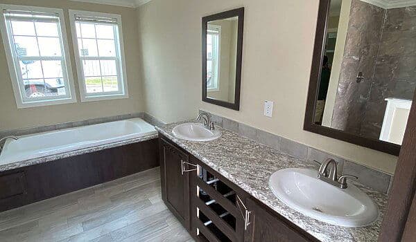 Freedom 3276527 bathroom home features