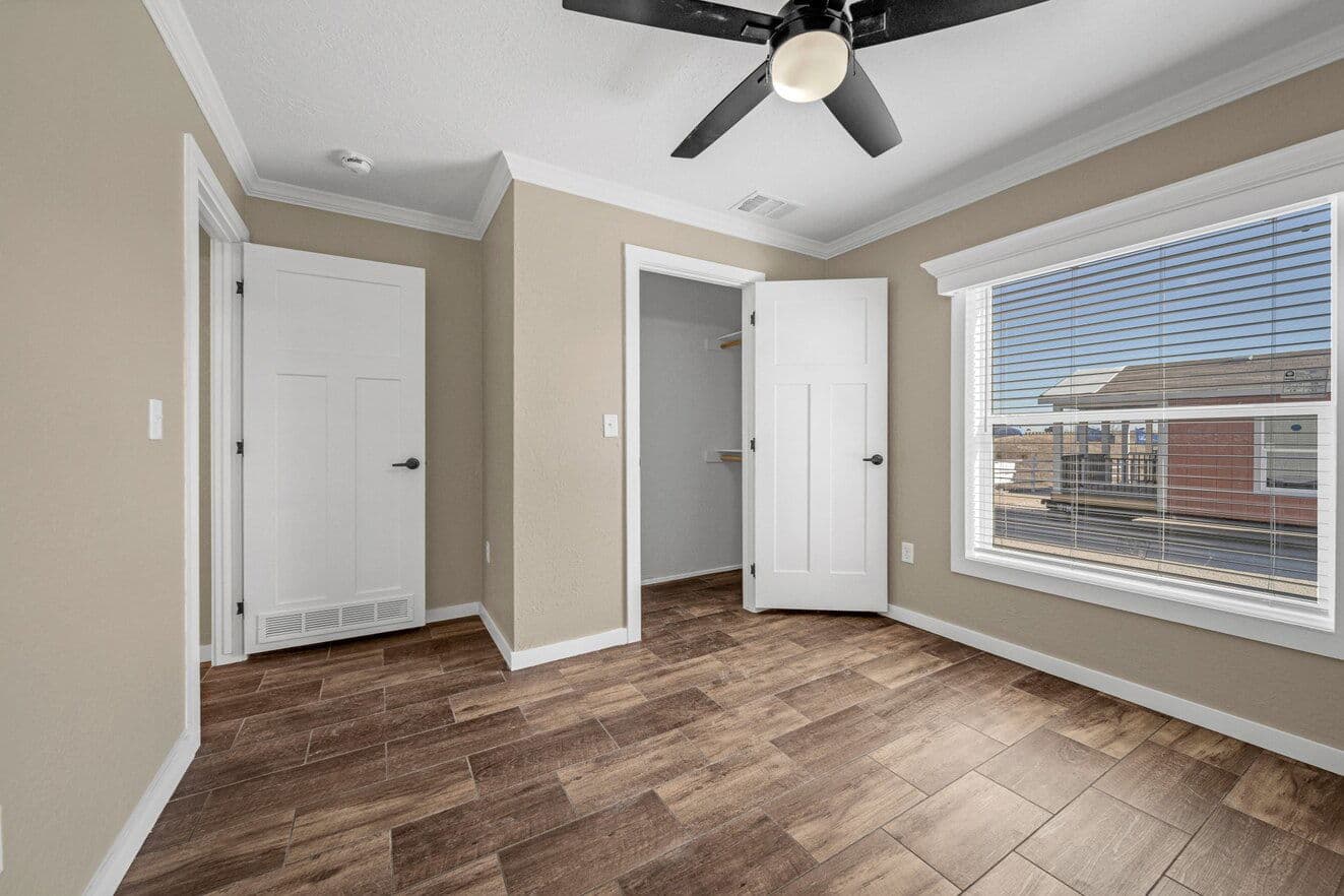 Sapphire 28663a interior home features