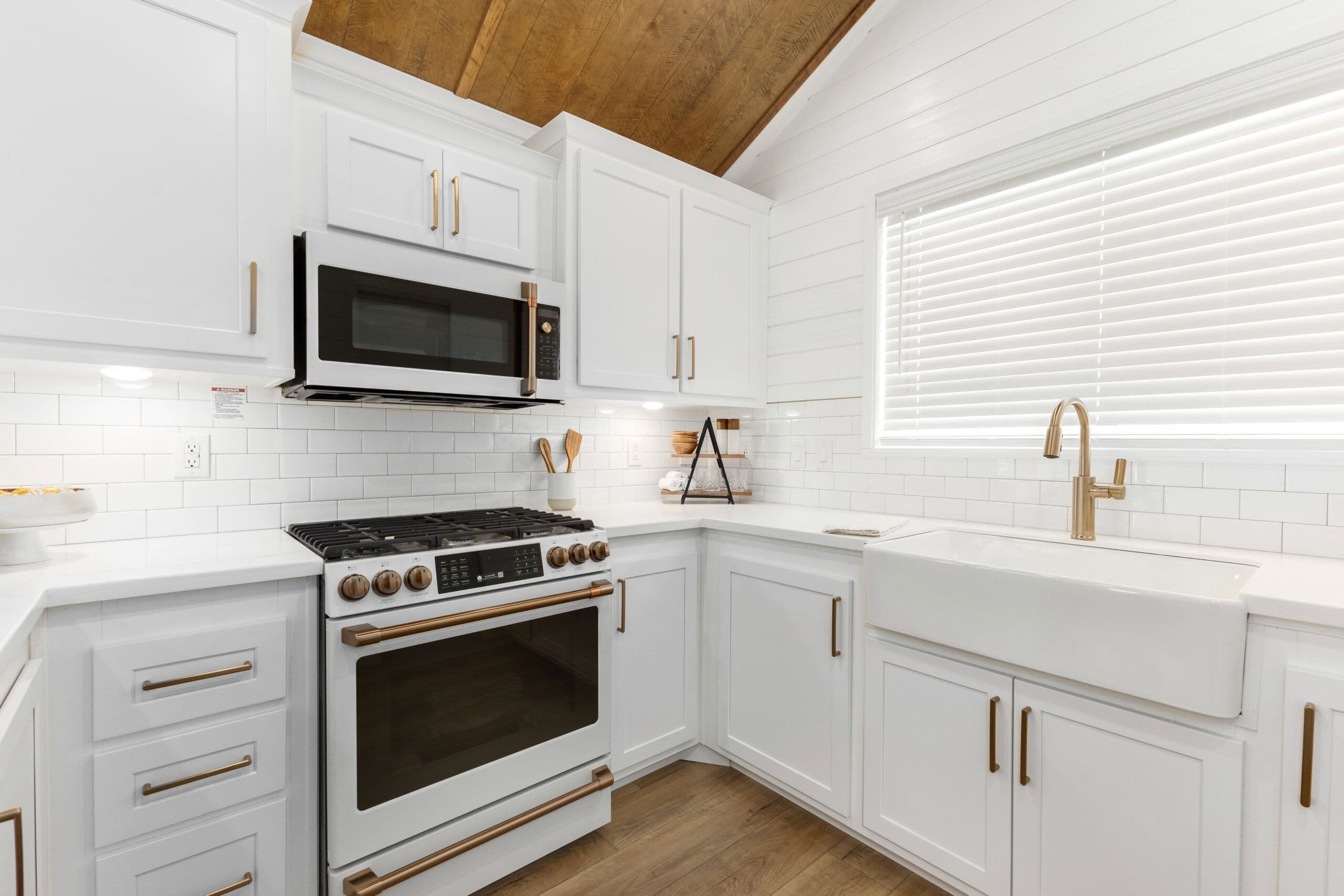 Eldorado 9101 kitchen home features