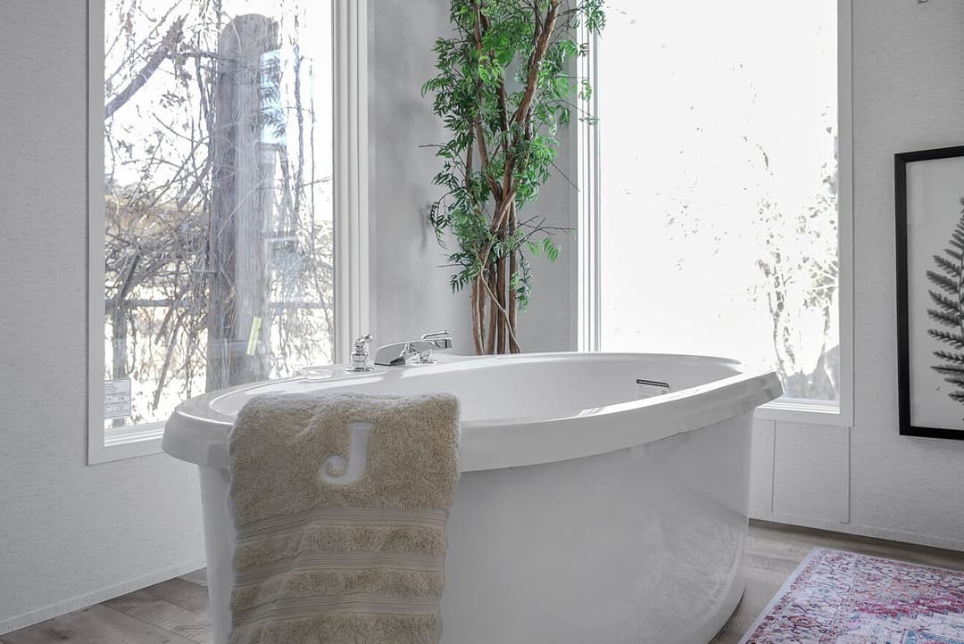 Valu premier 32643g interior and bathroom home features