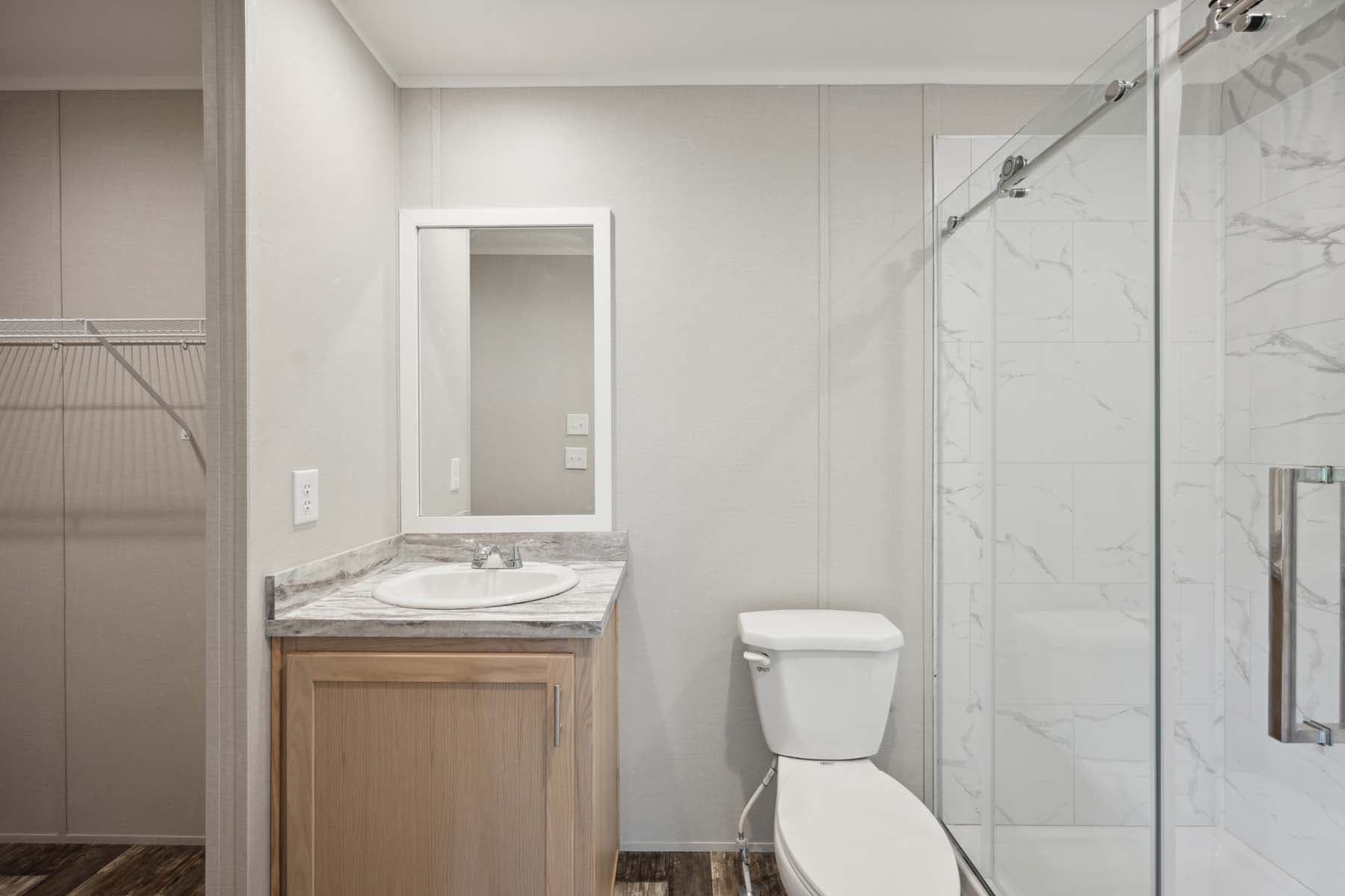 Achiever 6903 bathroom home features