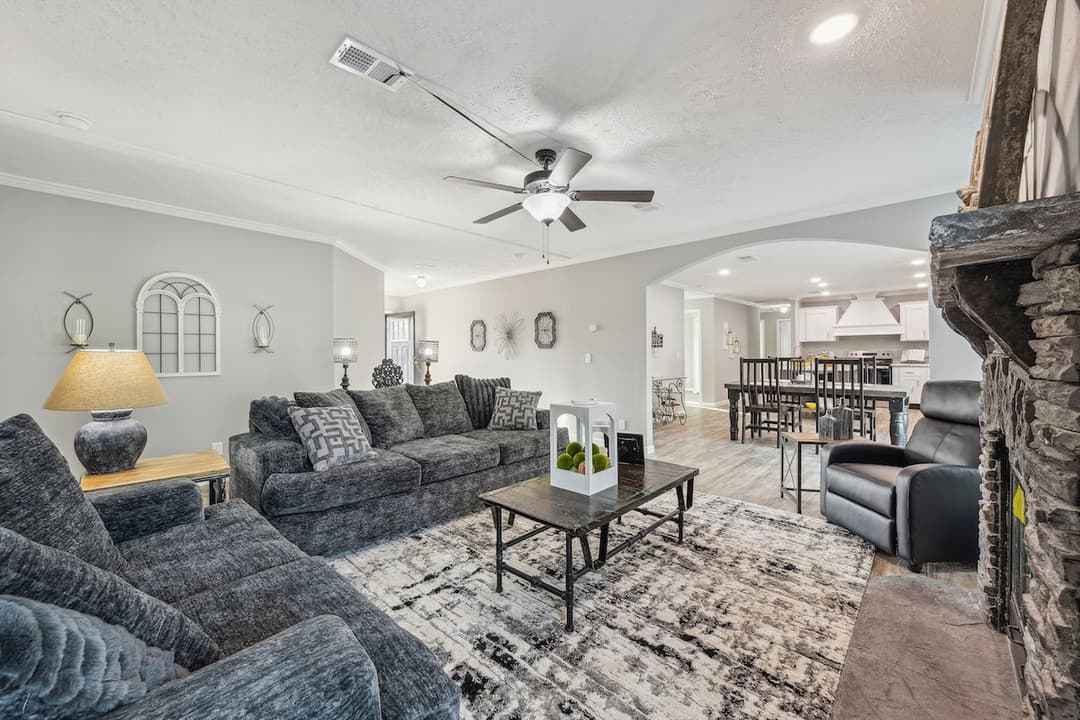 Md-43-32 stagecoach interior home features