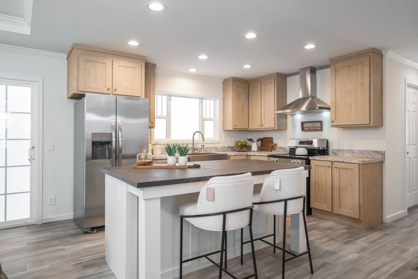 River kitchen home features