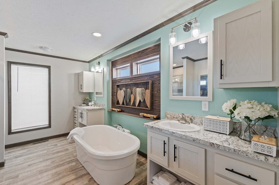 The winchester 184021 bathroom home features