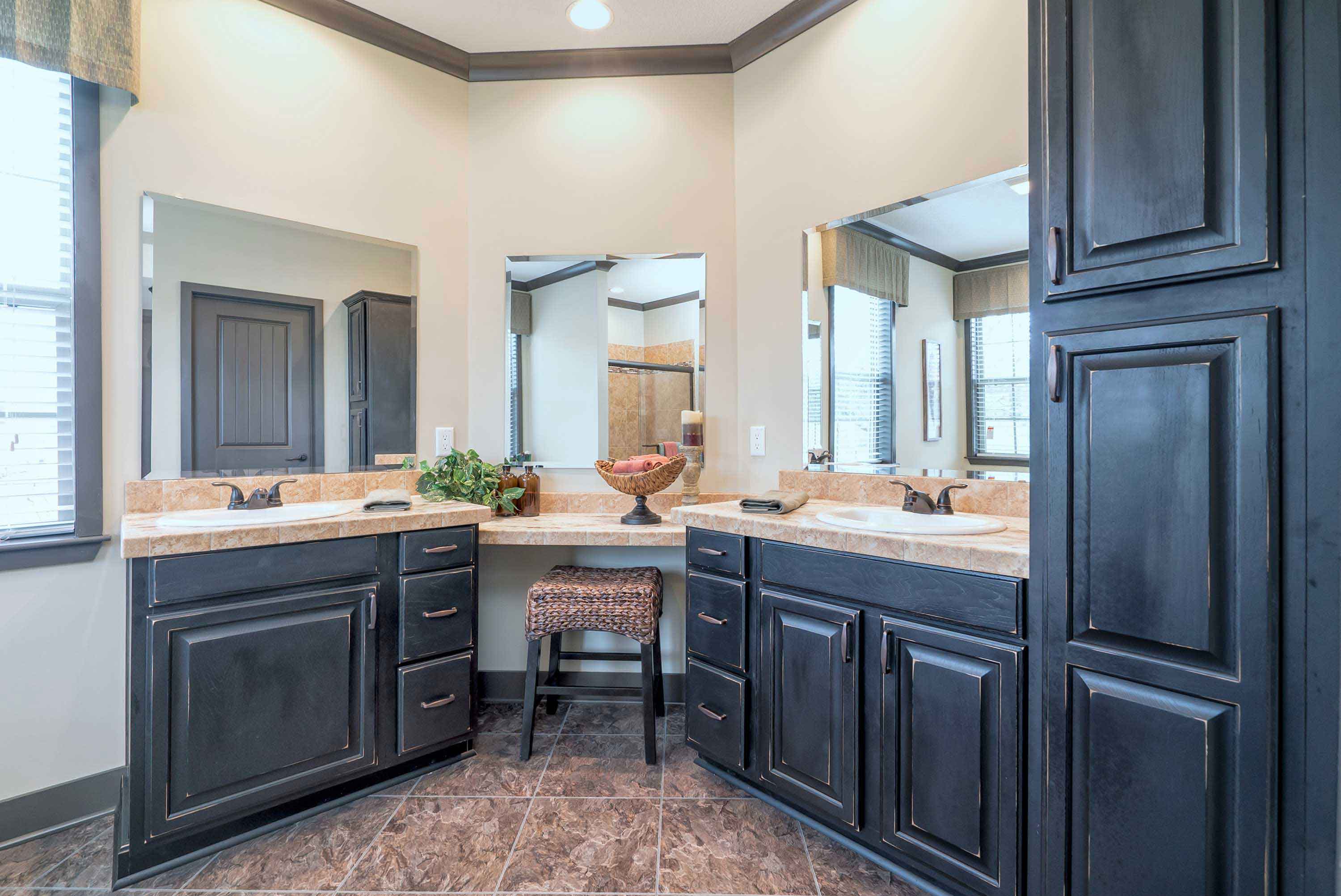 Nandina i bathroom home features