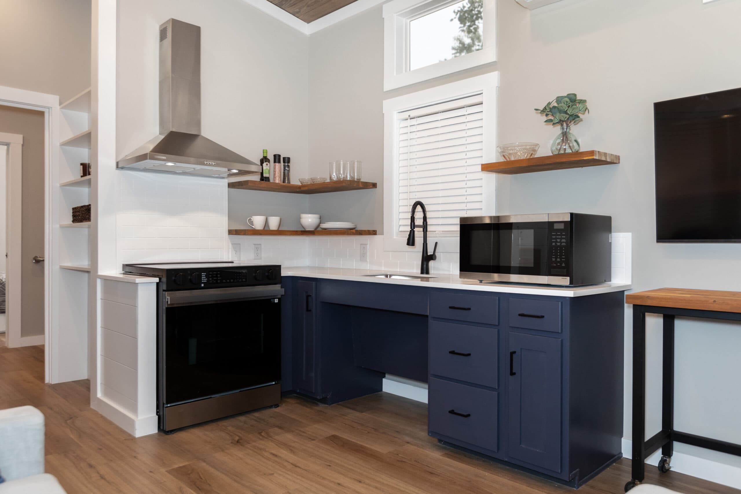 Blue springs kitchen home features