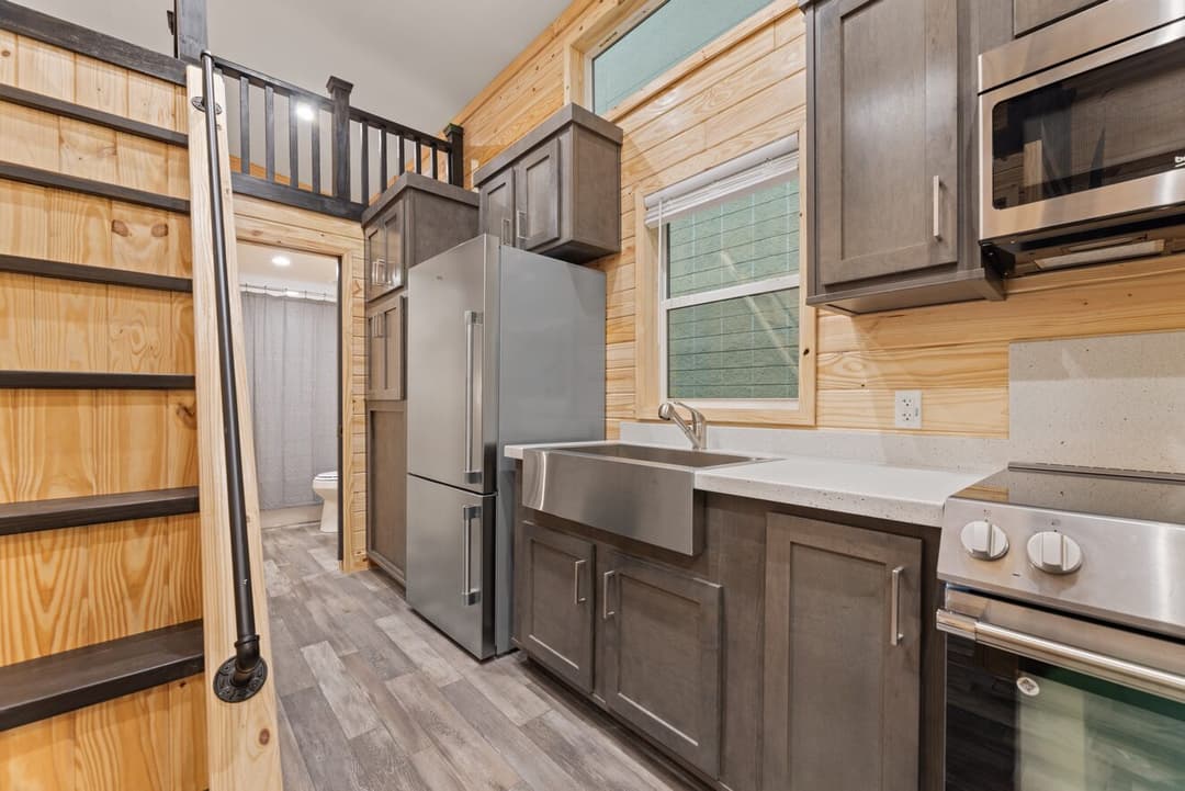 Eagle loft 13291p kitchen home features