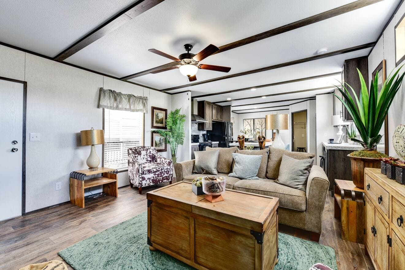 Pinnacle 16763u interior home features