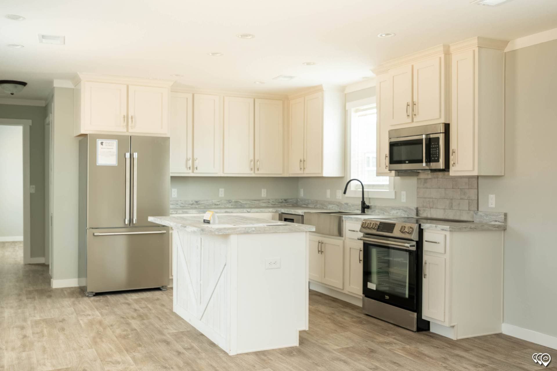 Chc1680-104 kitchen home features